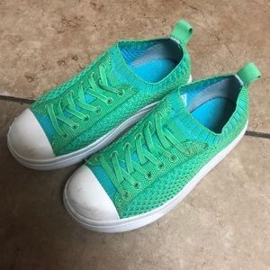 Used Native sneaker size c13